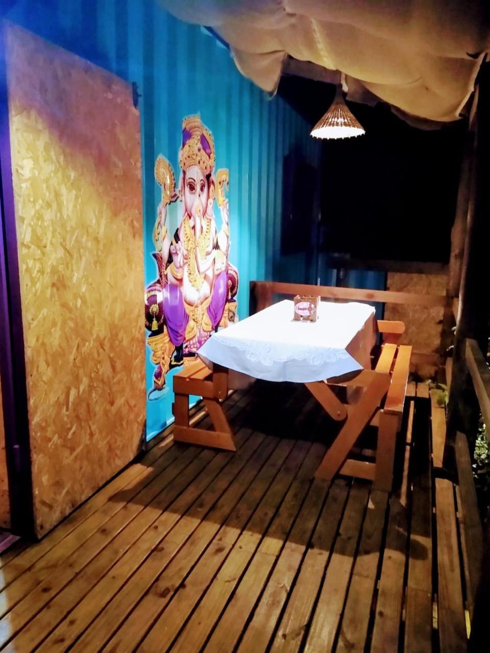 Hindu Box Containers E Cabanas Прайя-ду-Роза Экстерьер фото